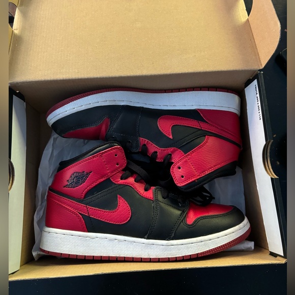 Jordan Air 1 mid banned - Picture 1 of 4